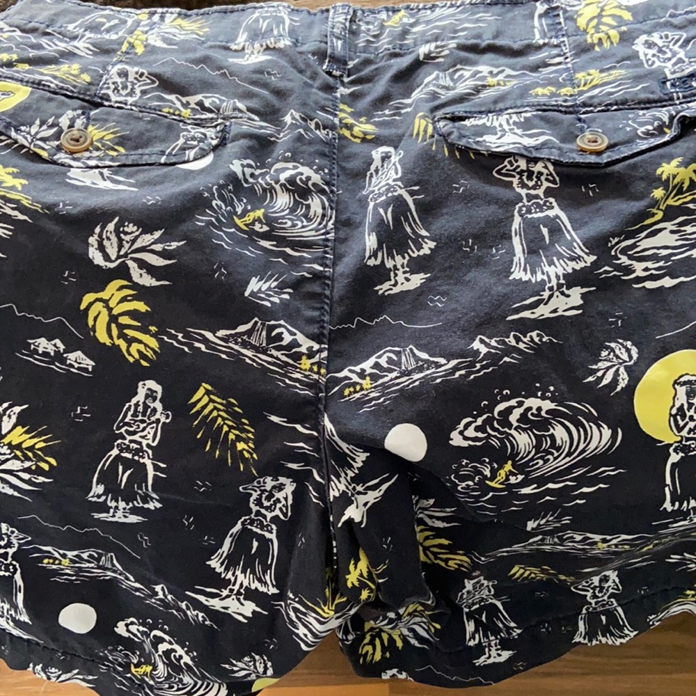 Worn 1x AE Next Level Flex Shorts